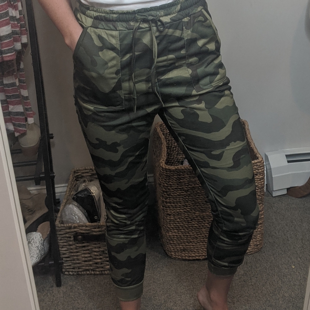 Camo Joggers - Picture 3 of 4